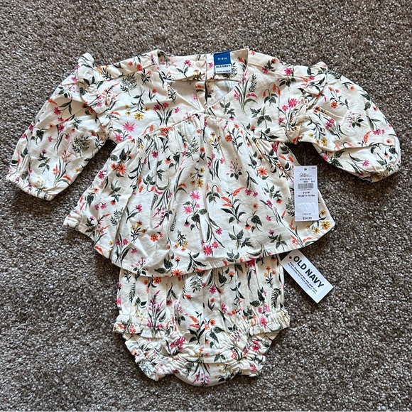 Old Navy Floral Top Bloomers Outfit 2PC Set Baby Girl Sz 0-3m NWT Spring/Summer - Picture 1 of 7